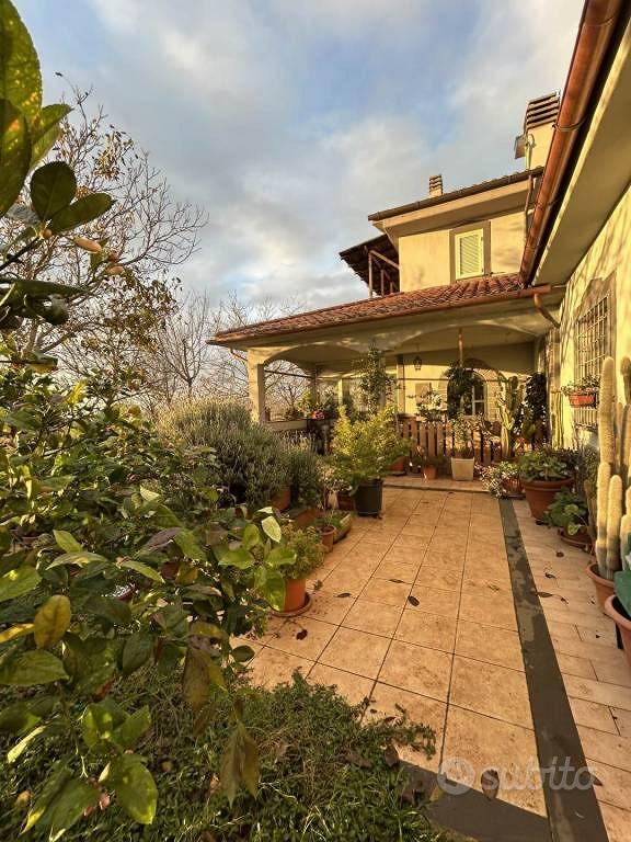 Rustico / Casale di 279 m² con più di 5 locali a T - Vista 5