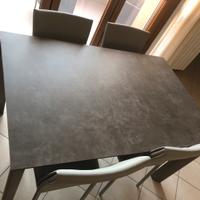 Tavolo in vetroceramica