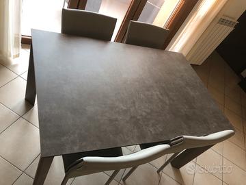 Tavolo in vetroceramica