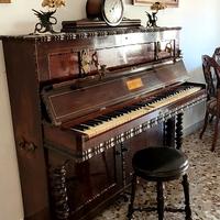 un piano forte di altri tempi 