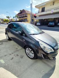 opel corsa D 700€
