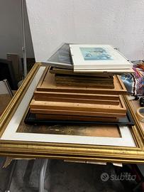 Mix di quadri e cornici vintage