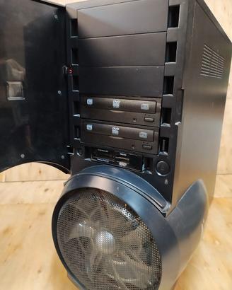 Case Full Tower usato per computer.