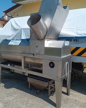 Pigiadiraspatrice per uva Marca Cingano