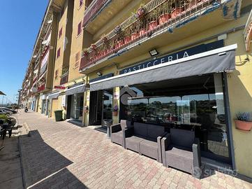 NEGOZIO A POLLENA TROCCHIA