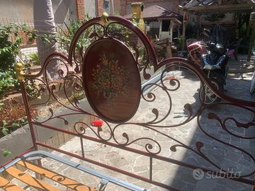 Letto matrimoniale testata in ferro battuto