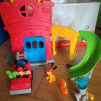 Caserma dei pompieri di topolino