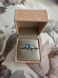 Anello Diamonique con pietra azzurra blu celeste