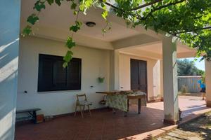 Abitazione con Terreno Agricolo