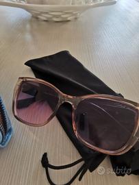 occhiali e porta documenti 