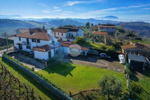 VILLA SINGOLA A CALVI DELL'UMBRIA