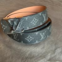 Cintura nera logo argentato