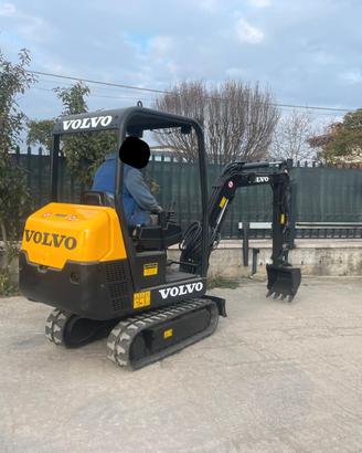 E232 - Mini escavatore 15 q.li Volvo EC15