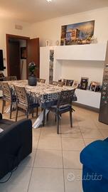 Appartamento piano terra veranda e box