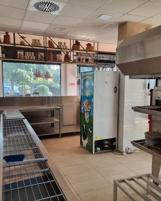 PIZZERIA COMPLETA: tutto a 9.000 PREZZO IMBATTIB