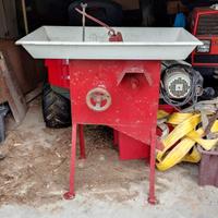 sgranatore vintage per il mais praticamente inutil