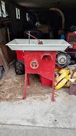 sgranatore vintage per il mais praticamente inutil