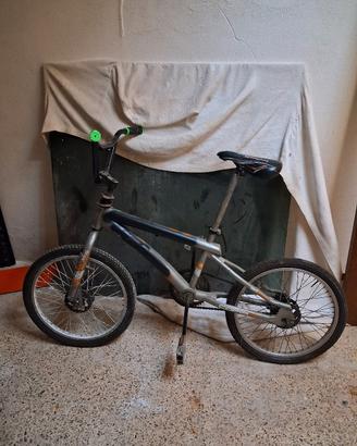 bicicletta bmx