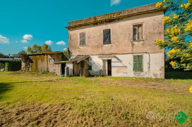 TRIFAMILIARE A LATINA