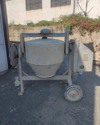 betoniera 300 l.t.