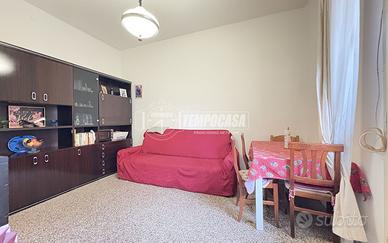 Bologna via Alfieri Rif.18:Trilocale con Balcone e