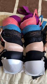 22 Reggiseni misti (di varie tipologie)