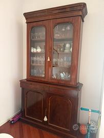 Credenza antica