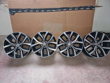 Set 4 Cerchi 17" Originali VW "Nivelles" NUOVI 