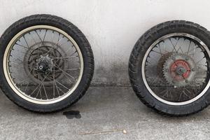 cerchi a raggi da 19 e 17