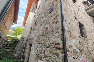 Rustico da ristrutturare in caratteristico borgo d