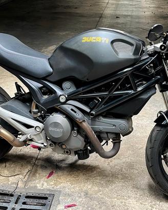 Ducati Monster 696