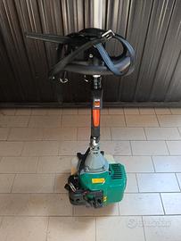 Decespugliatore a motore 