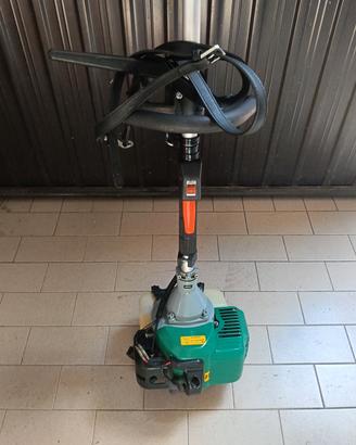 Decespugliatore a motore 