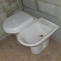 Coppia sanitari bagno