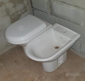 Coppia sanitari bagno