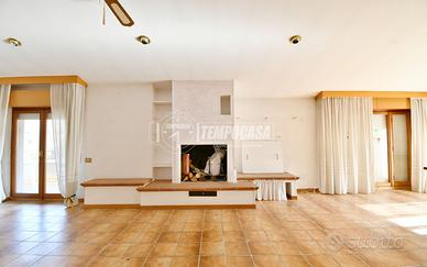 APPARTAMENTO IN CENTRO CON 3 CAMERE !