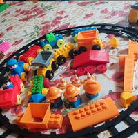 Lotto giochi costruzioni + treno + garage Chicco