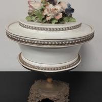 Codice: 268361  CENTROTAVOLA CON COPERCHIO IN CERA