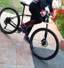 Cannondale Flash 29 con l’iconica forcella  Lefty