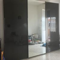 Armadio tre ante scorrevoli con specchio centrale