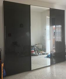 Armadio tre ante scorrevoli con specchio centrale