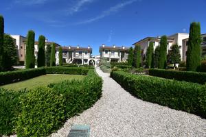 VILLA A SCHIERA A CASTIGLIONE DELLE STIVIERE