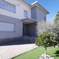 Grande villa in semicentro ristrutturata a nuovo