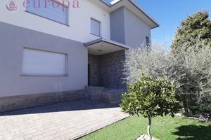 Grande villa in semicentro ristrutturata a nuovo