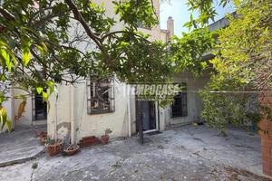 SOLUZIONE SEMI INDIPENDENTE CON GIARDINO E TERREN