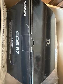 Fotocamera canon eos r7 piu obiettivo 600 mm