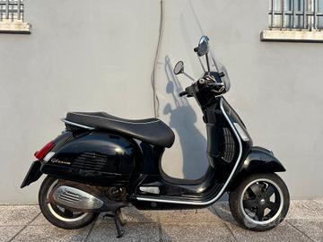 Piaggio Vespa 300 GTS