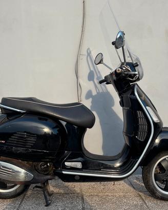 Piaggio Vespa 300 GTS