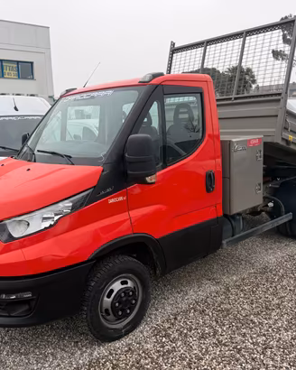 Iveco daily 35q. ribaltabile con cassetto portatre