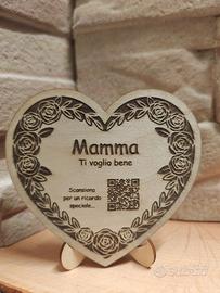Cuore in Legno Inciso con QR Code Personalizzato